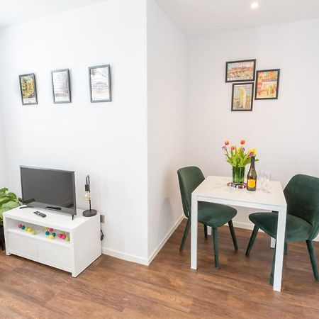 Chester Stays - Lovely Apartment In The Heart Of Chester With Free Parking Extérieur photo