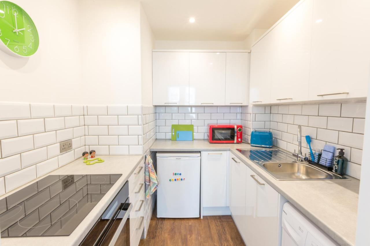 Chester Stays - Lovely Apartment In The Heart Of Chester With Free Parking Extérieur photo